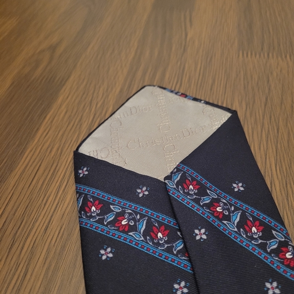 Christian Dior Men's Blue And Red Patterned All Silk Neck Tie Made In USA - Picture 4 of 5